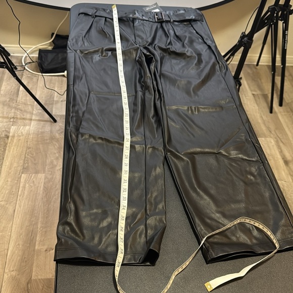 NWTs Who What Wear Pleather like pants. With matching belt. Front pockets. - Picture 8 of 11